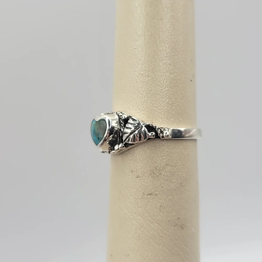 925 Sterling Silver Turquoise Heart Ring Floral Detail Size 5.75 Romantic